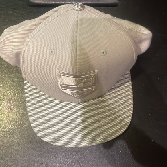 MITCHELL & NESS NHL LOS ANGELES KINGS CLASSIC UNISEX SNAPBACK HAT GREY ON GREY - Picture 7 of 9